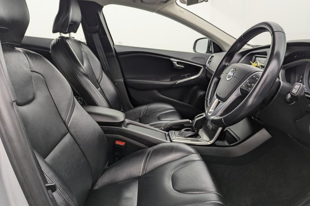 USED 2015 65 VOLVO V40 1.5 T2 SE Hatchback 5dr Petrol Auto Euro 6 (s/s) (122 ps) DAB Cruise Control