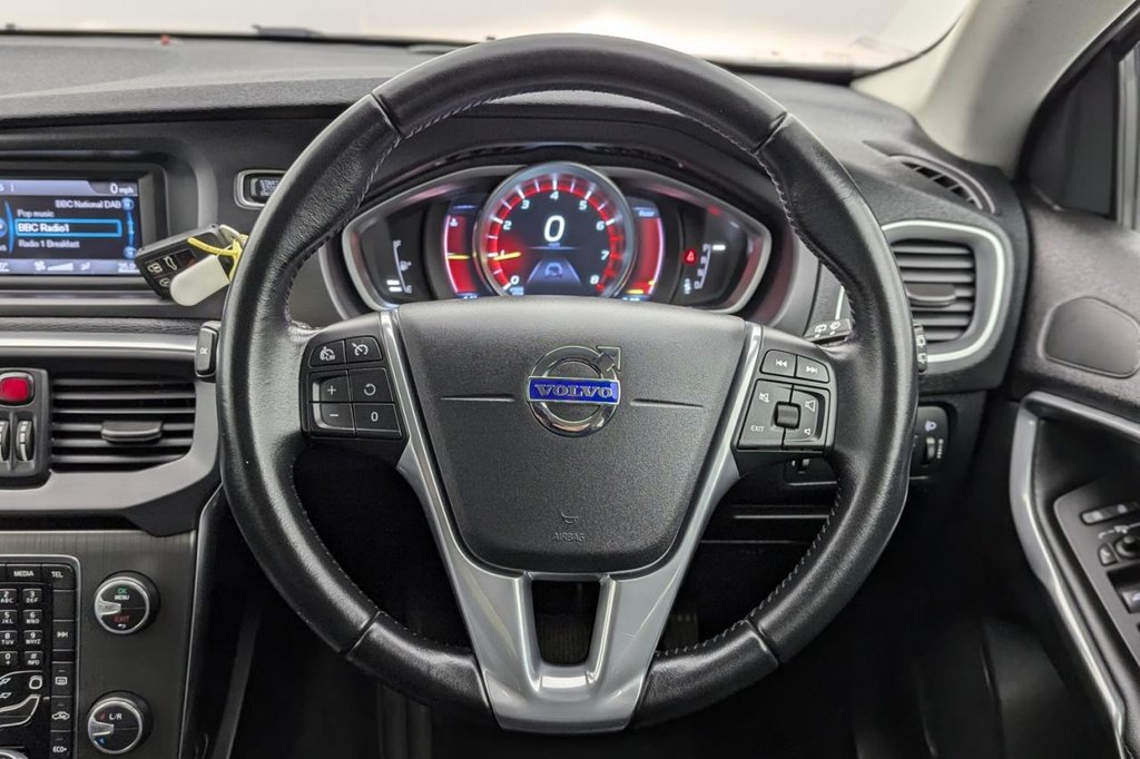 USED 2015 65 VOLVO V40 1.5 T2 SE Hatchback 5dr Petrol Auto Euro 6 (s/s) (122 ps) DAB Cruise Control