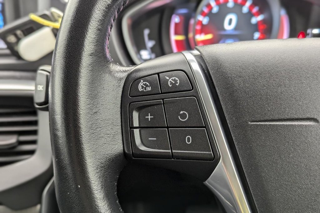 USED 2015 65 VOLVO V40 1.5 T2 SE Hatchback 5dr Petrol Auto Euro 6 (s/s) (122 ps) DAB Cruise Control