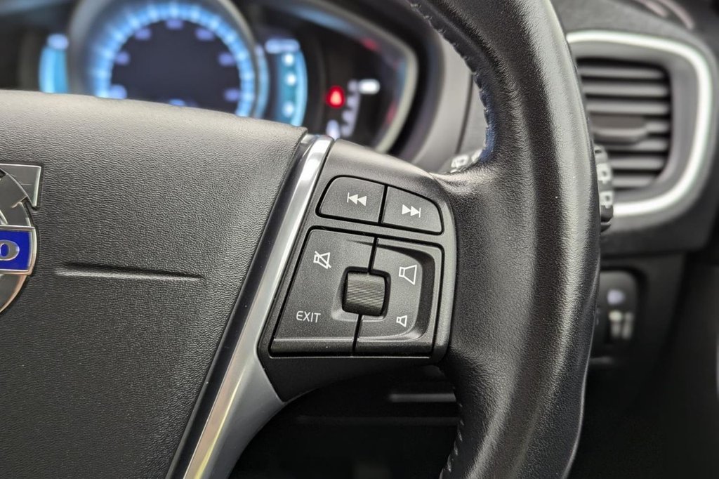 USED 2015 65 VOLVO V40 1.5 T2 SE Hatchback 5dr Petrol Auto Euro 6 (s/s) (122 ps) DAB Cruise Control