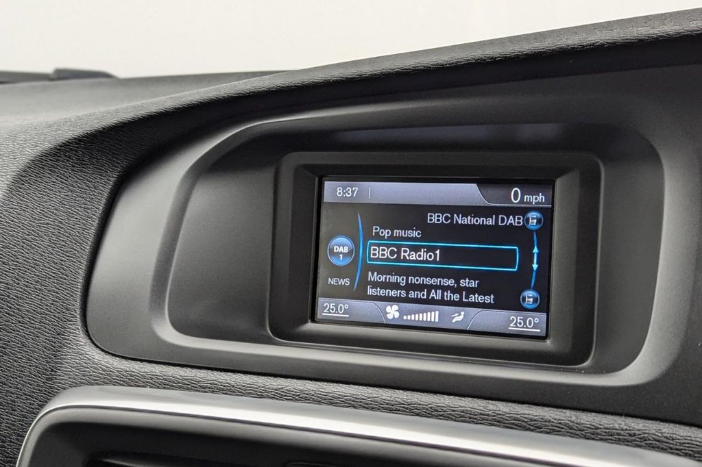 USED 2015 65 VOLVO V40 1.5 T2 SE Hatchback 5dr Petrol Auto Euro 6 (s/s) (122 ps) DAB Cruise Control