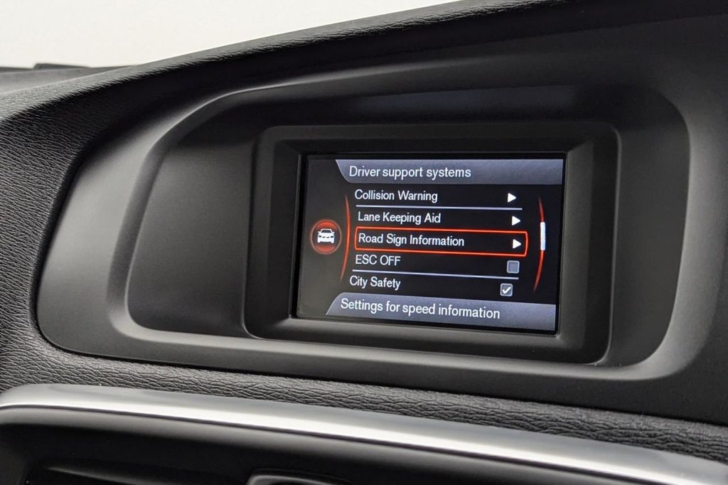 USED 2015 65 VOLVO V40 1.5 T2 SE Hatchback 5dr Petrol Auto Euro 6 (s/s) (122 ps) DAB Cruise Control