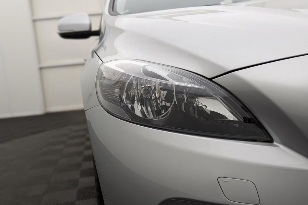 USED 2015 65 VOLVO V40 1.5 T2 SE Hatchback 5dr Petrol Auto Euro 6 (s/s) (122 ps) DAB Cruise Control