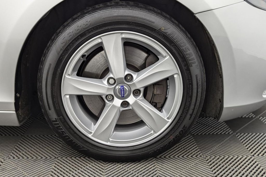 USED 2015 65 VOLVO V40 1.5 T2 SE Hatchback 5dr Petrol Auto Euro 6 (s/s) (122 ps) DAB Cruise Control