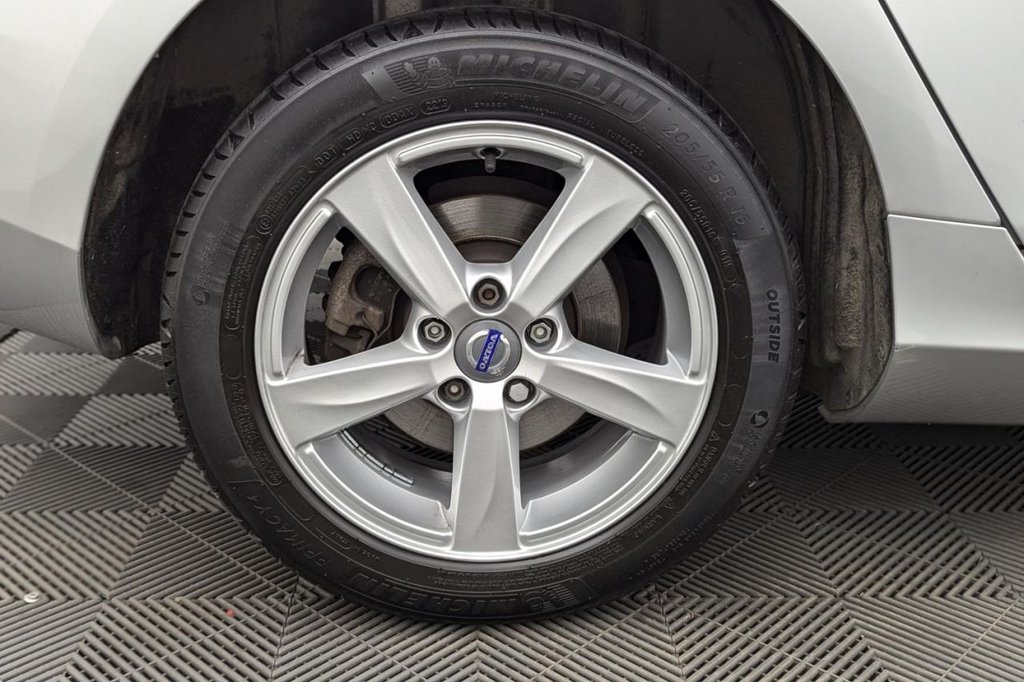 USED 2015 65 VOLVO V40 1.5 T2 SE Hatchback 5dr Petrol Auto Euro 6 (s/s) (122 ps) DAB Cruise Control