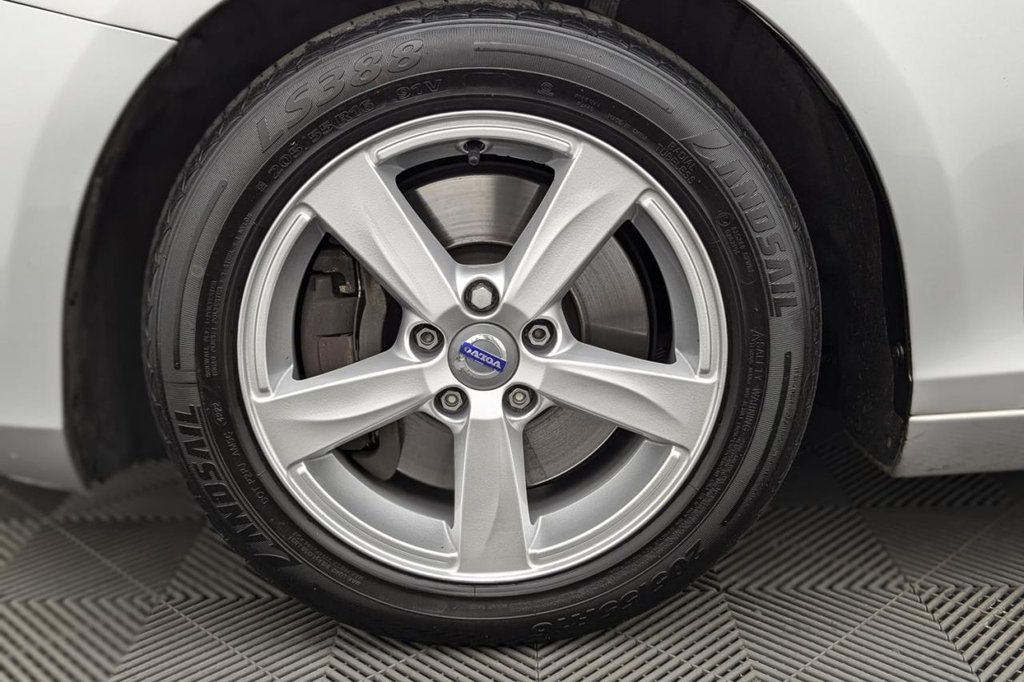 USED 2015 65 VOLVO V40 1.5 T2 SE Hatchback 5dr Petrol Auto Euro 6 (s/s) (122 ps) DAB Cruise Control