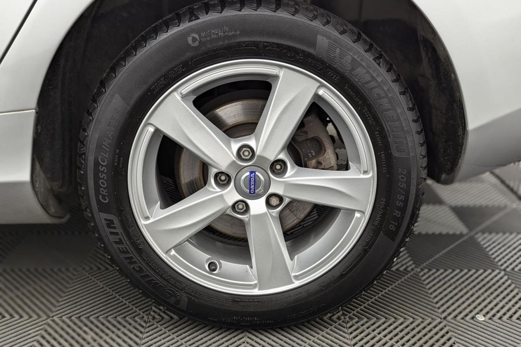 USED 2015 65 VOLVO V40 1.5 T2 SE Hatchback 5dr Petrol Auto Euro 6 (s/s) (122 ps) DAB Cruise Control