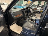 USED 2011 61 MITSUBISHI SHOGUN 3.2 DI-DC SG3 SUV 5dr Diesel Auto 4WD Euro 5 LWB (197 ps) 