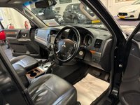 USED 2011 61 MITSUBISHI SHOGUN 3.2 DI-DC SG3 SUV 5dr Diesel Auto 4WD Euro 5 LWB (197 ps) 
