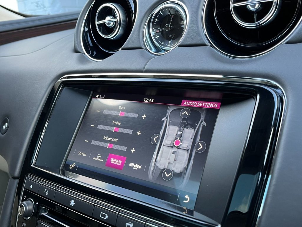 USED 2016 16 JAGUAR XJ 3.0d V6 Portfolio Saloon 4dr Diesel Auto Euro 6 (s/s) (300 ps) 