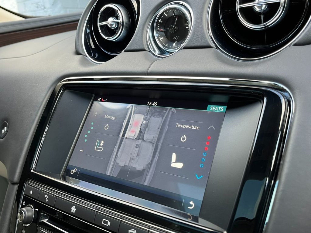 USED 2016 16 JAGUAR XJ 3.0d V6 Portfolio Saloon 4dr Diesel Auto Euro 6 (s/s) (300 ps) 