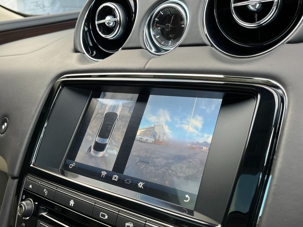USED 2016 16 JAGUAR XJ 3.0d V6 Portfolio Saloon 4dr Diesel Auto Euro 6 (s/s) (300 ps) 