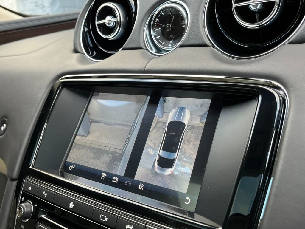 USED 2016 16 JAGUAR XJ 3.0d V6 Portfolio Saloon 4dr Diesel Auto Euro 6 (s/s) (300 ps) 