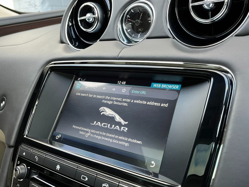 USED 2016 16 JAGUAR XJ 3.0d V6 Portfolio Saloon 4dr Diesel Auto Euro 6 (s/s) (300 ps) 