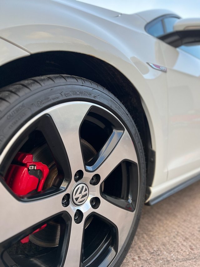 View our VOLKSWAGEN GOLF