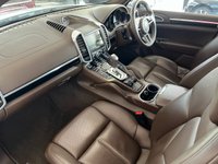 USED 2016 16 PORSCHE CAYENNE 4.2 TD V8 S SUV 5dr Diesel TiptronicS 4WD Euro 5 (s/s) (385 ps) Superb Service Record