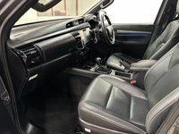 USED 2023 23 TOYOTA HILUX 2.8 D-4D Invincible X Pickup Double Cab 4dr Diesel Auto 4WD Euro 6 (s/s) (204 ps) FANTASTIC CONDITION-TOYOTA WARRANTY