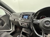 USED 2014 64 VOLKSWAGEN TIGUAN 2.0 TDI BlueMotion Tech R-Line SUV 5dr Diesel Manual 4WD Euro 5 (s/s) (Nav) (140 ps) 2.0 Tiquan R - Line 4MOTION 4WD  Navigation, Park Sensors Front / Rear, Two Tone R - Line Interior Complete Service Record