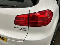 USED 2014 64 VOLKSWAGEN TIGUAN 2.0 TDI BlueMotion Tech R-Line SUV 5dr Diesel Manual 4WD Euro 5 (s/s) (Nav) (140 ps) 2.0 Tiquan R - Line 4MOTION 4WD  Navigation, Park Sensors Front / Rear, Two Tone R - Line Interior Complete Service Record