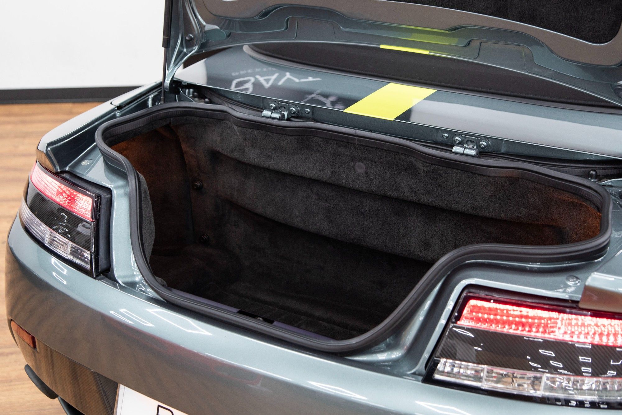 USED 2018 18 ASTON MARTIN VANTAGE 4.7 V8 AMR Roadster Manual 