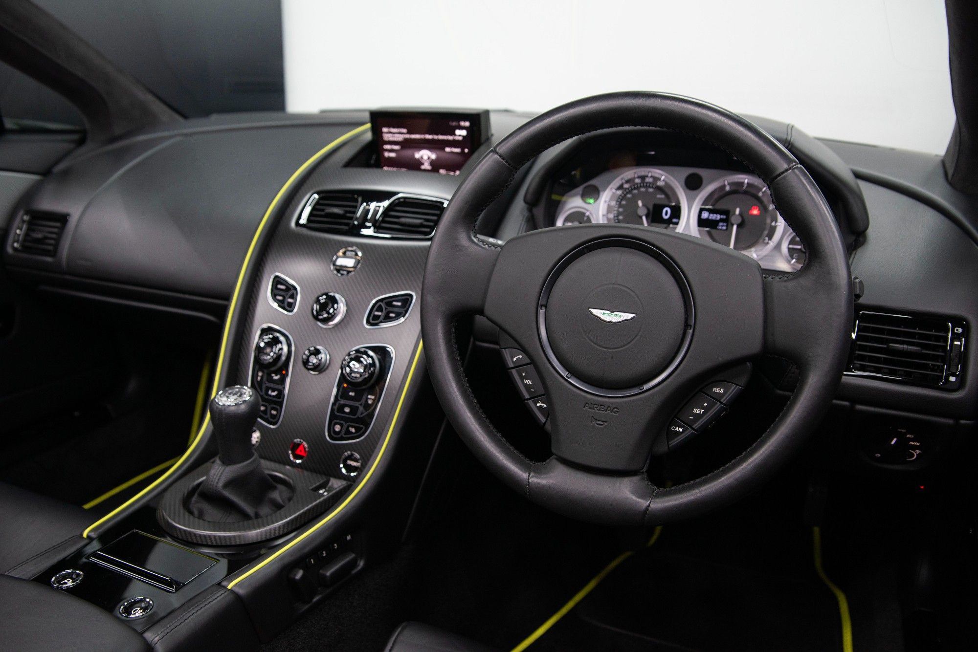 USED 2018 18 ASTON MARTIN VANTAGE 4.7 V8 AMR Roadster Manual 