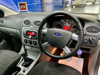 USED 2009 09 FORD FOCUS 1.6 Titanium Hatchback 5dr Petrol Manual (159 g/km, 99 bhp) 