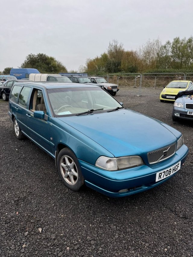 View our VOLVO V70