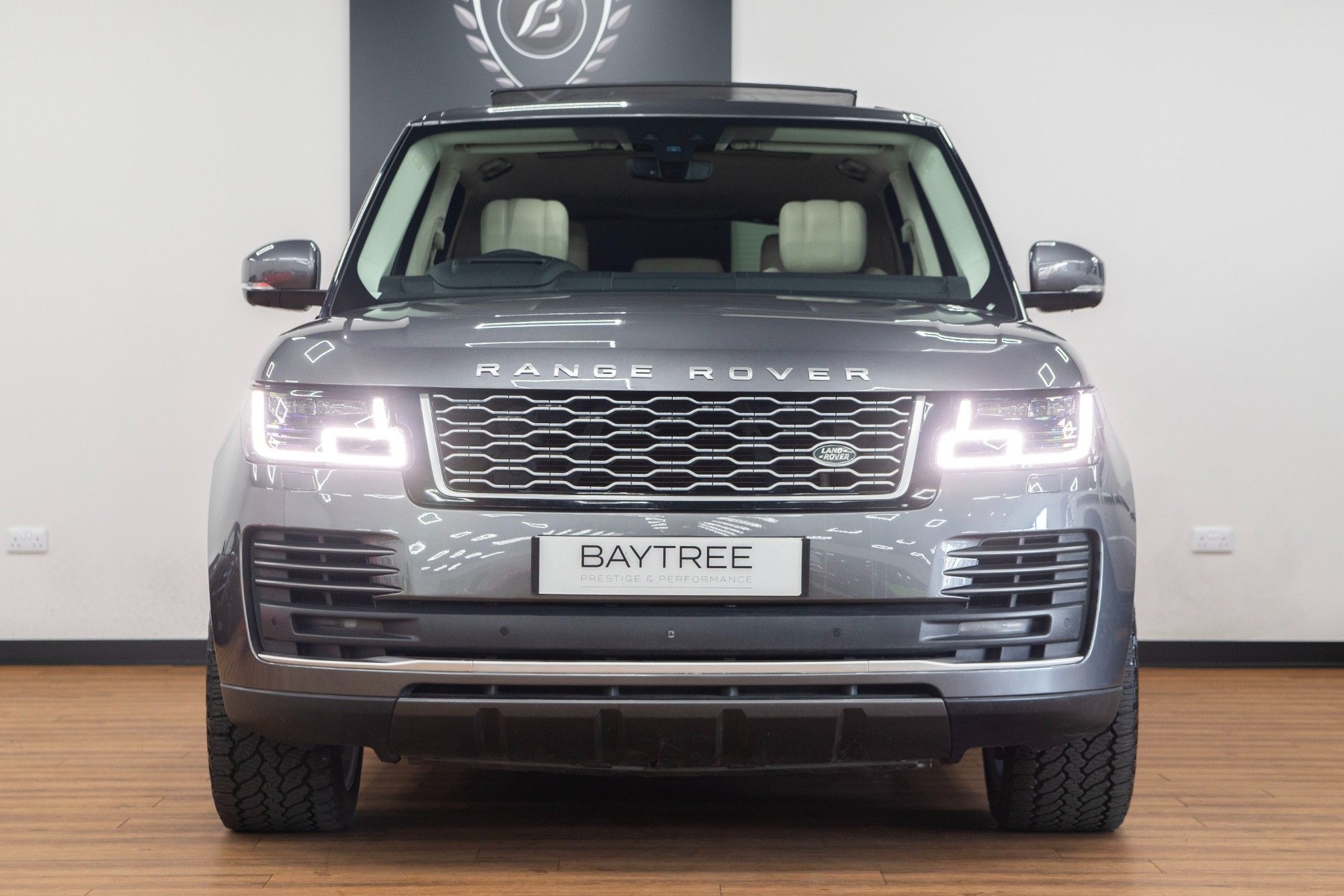 USED 2018 67 LAND ROVER RANGE ROVER 3.0 V6 Vogue SE  