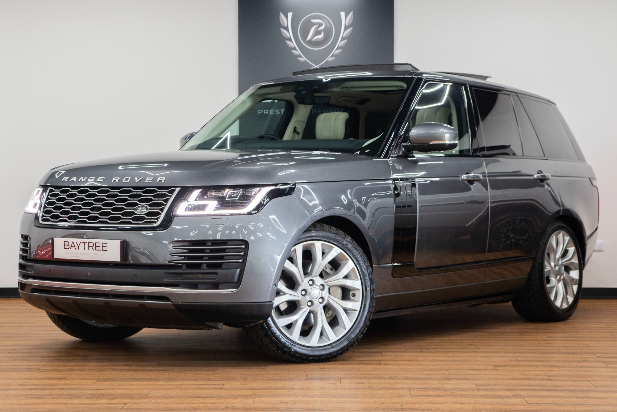 USED 2018 67 LAND ROVER RANGE ROVER 3.0 V6 Vogue SE  