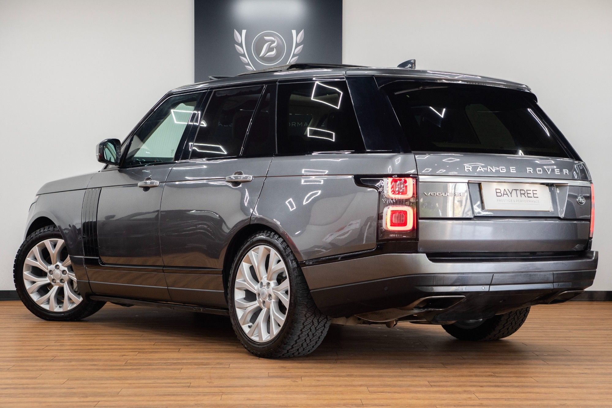 USED 2018 67 LAND ROVER RANGE ROVER 3.0 V6 Vogue SE  