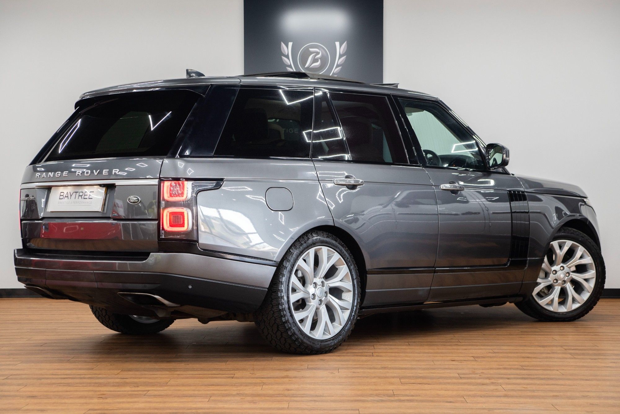 USED 2018 67 LAND ROVER RANGE ROVER 3.0 V6 Vogue SE  