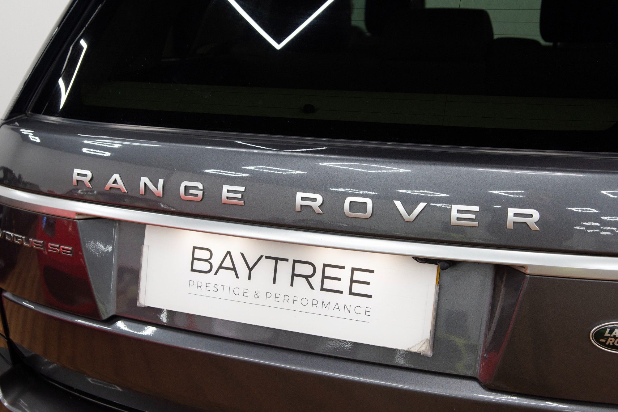 USED 2018 67 LAND ROVER RANGE ROVER 3.0 V6 Vogue SE  