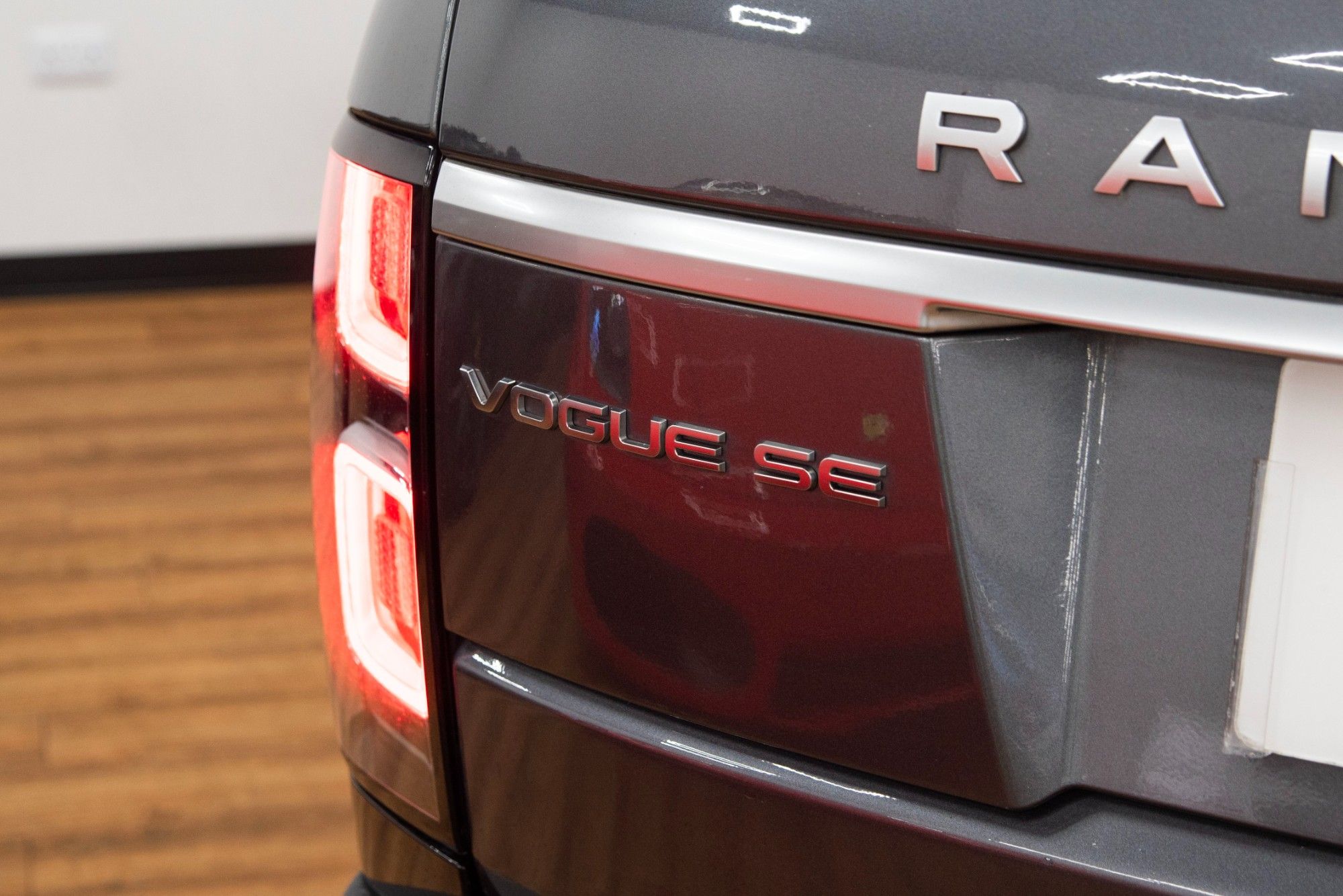 USED 2018 67 LAND ROVER RANGE ROVER 3.0 V6 Vogue SE  