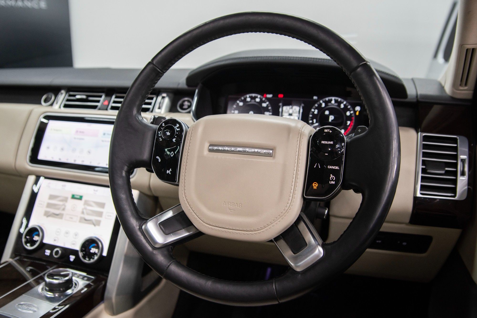 USED 2018 67 LAND ROVER RANGE ROVER 3.0 V6 Vogue SE  
