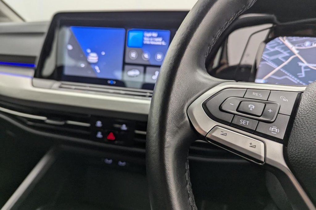 USED 2021 21 VOLKSWAGEN GOLF 1.5 TSI Life Hatchback 5dr Petrol Manual Euro 6 (s/s) (150 ps) Apple Car Play F&R park assist