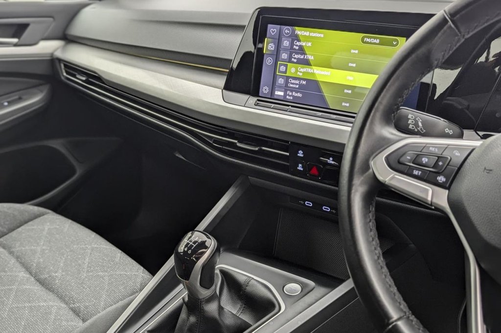 USED 2021 21 VOLKSWAGEN GOLF 1.5 TSI Life Hatchback 5dr Petrol Manual Euro 6 (s/s) (150 ps) Apple Car Play F&R park assist