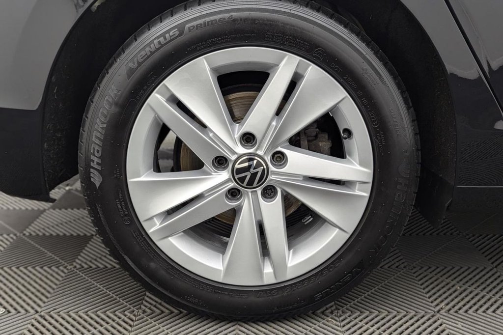 USED 2021 21 VOLKSWAGEN GOLF 1.5 TSI Life Hatchback 5dr Petrol Manual Euro 6 (s/s) (150 ps) Apple Car Play F&R park assist