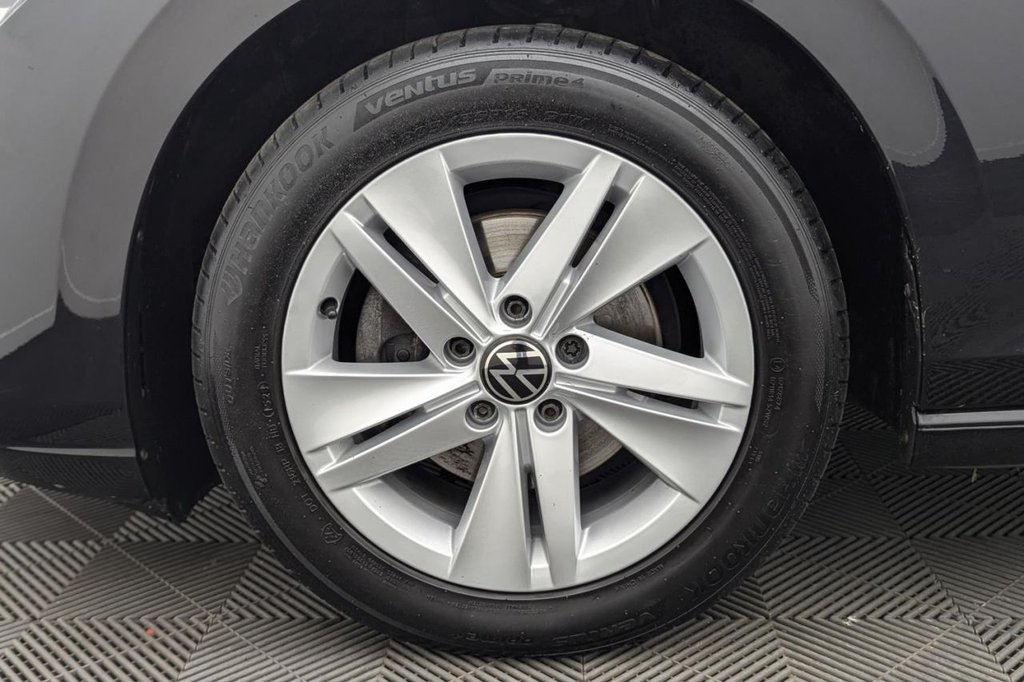 USED 2021 21 VOLKSWAGEN GOLF 1.5 TSI Life Hatchback 5dr Petrol Manual Euro 6 (s/s) (150 ps) Apple Car Play F&R park assist