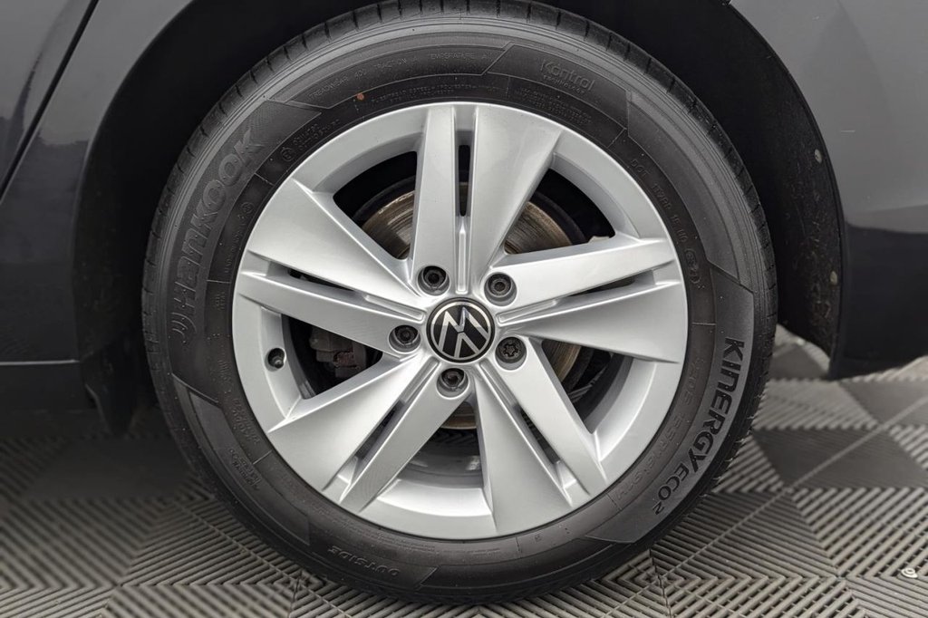 USED 2021 21 VOLKSWAGEN GOLF 1.5 TSI Life Hatchback 5dr Petrol Manual Euro 6 (s/s) (150 ps) Apple Car Play F&R park assist