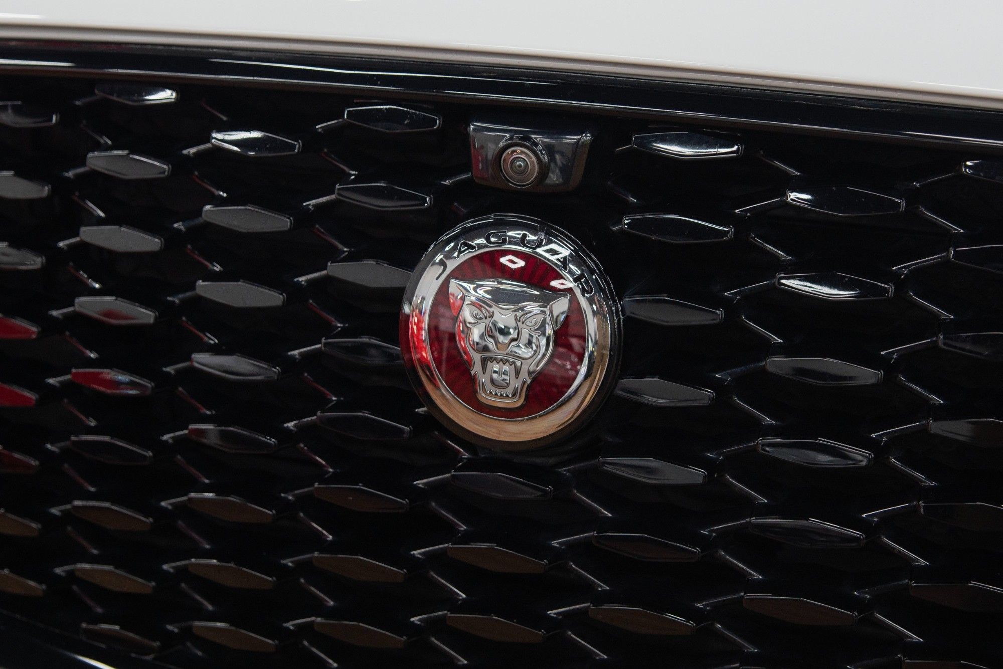 USED 2022 22 JAGUAR F-PACE 5.0 P550 V8 SVR 