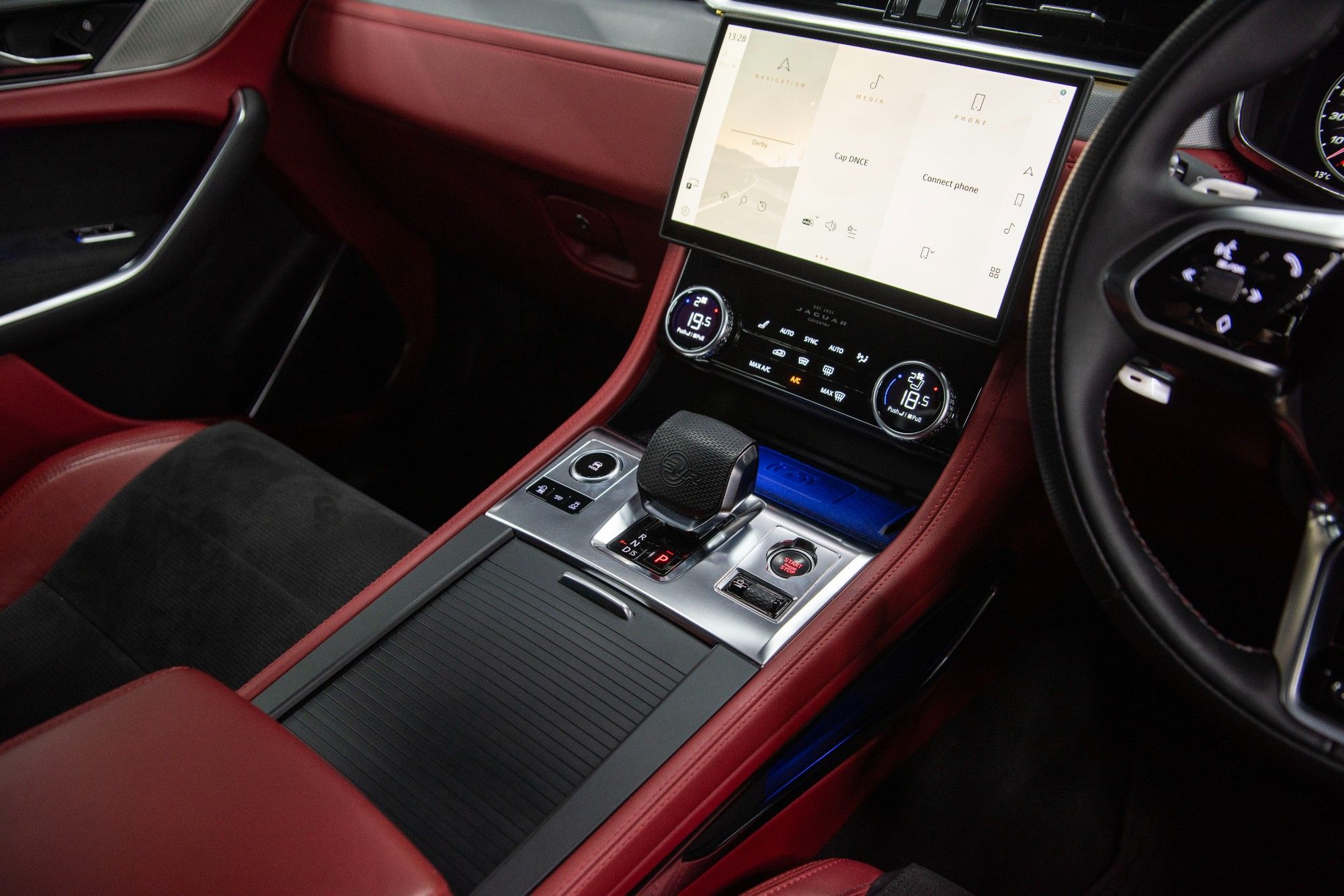USED 2022 22 JAGUAR F-PACE 5.0 P550 V8 SVR 