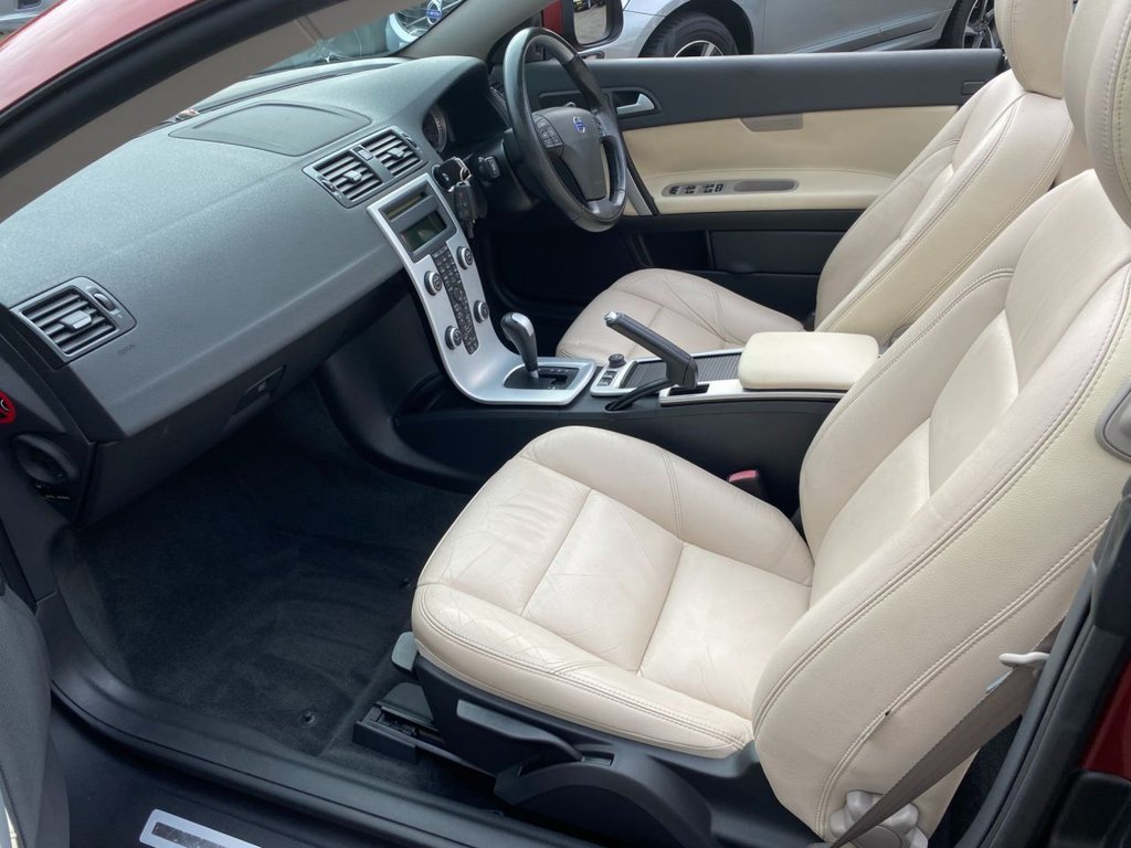 USED 2010 10 VOLVO C70 2.0 D3 SE Lux Convertible 2dr Diesel Geartronic Euro 5 (150 ps) LOW MILEAGE/ FULL SERVICE HISTORY