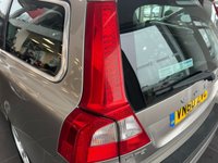 USED 2010 60 VOLVO V70 2.4 D5 SE Lux Estate 5dr Diesel Manual Euro 5 (205 ps) Navigation - Rear Park Assist