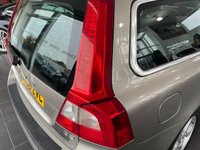 USED 2010 60 VOLVO V70 2.4 D5 SE Lux Estate 5dr Diesel Manual Euro 5 (205 ps) Navigation - Rear Park Assist