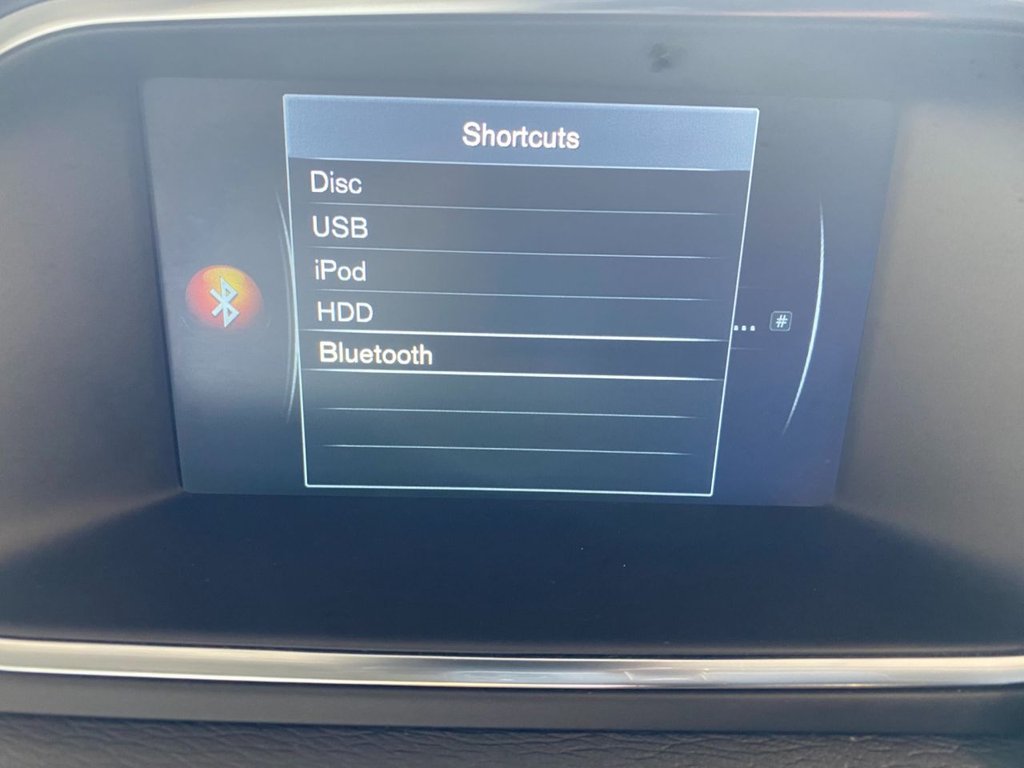 USED 2015 65 VOLVO V40 2.0 D2 SE Lux Nav Hatchback 5dr Diesel Manual Euro 6 (s/s) (120 ps) DRIVERS SUPPORT PACK / WINTER PACK