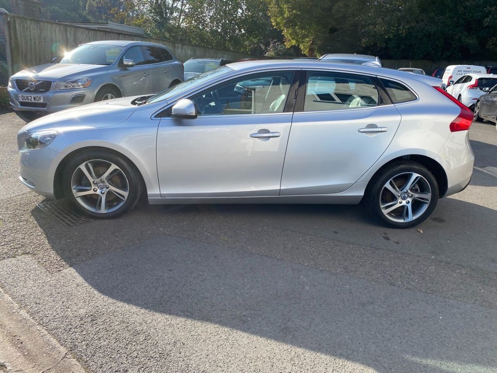 USED 2015 65 VOLVO V40 2.0 D2 SE Lux Nav Hatchback 5dr Diesel Manual Euro 6 (s/s) (120 ps) DRIVERS SUPPORT PACK / WINTER PACK