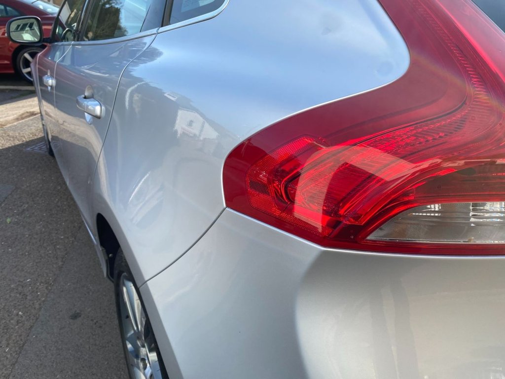 USED 2015 65 VOLVO V40 2.0 D2 SE Lux Nav Hatchback 5dr Diesel Manual Euro 6 (s/s) (120 ps) DRIVERS SUPPORT PACK / WINTER PACK