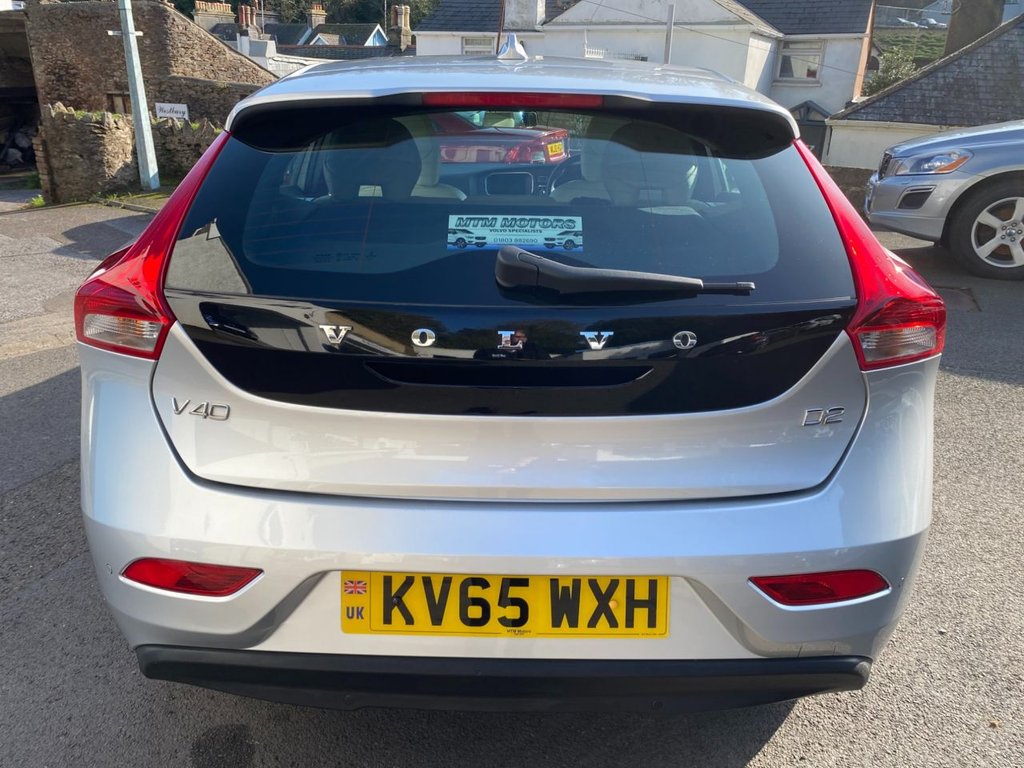 USED 2015 65 VOLVO V40 2.0 D2 SE Lux Nav Hatchback 5dr Diesel Manual Euro 6 (s/s) (120 ps) DRIVERS SUPPORT PACK / WINTER PACK