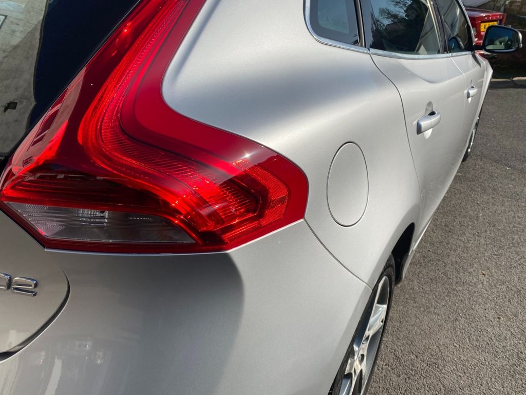 USED 2015 65 VOLVO V40 2.0 D2 SE Lux Nav Hatchback 5dr Diesel Manual Euro 6 (s/s) (120 ps) DRIVERS SUPPORT PACK / WINTER PACK