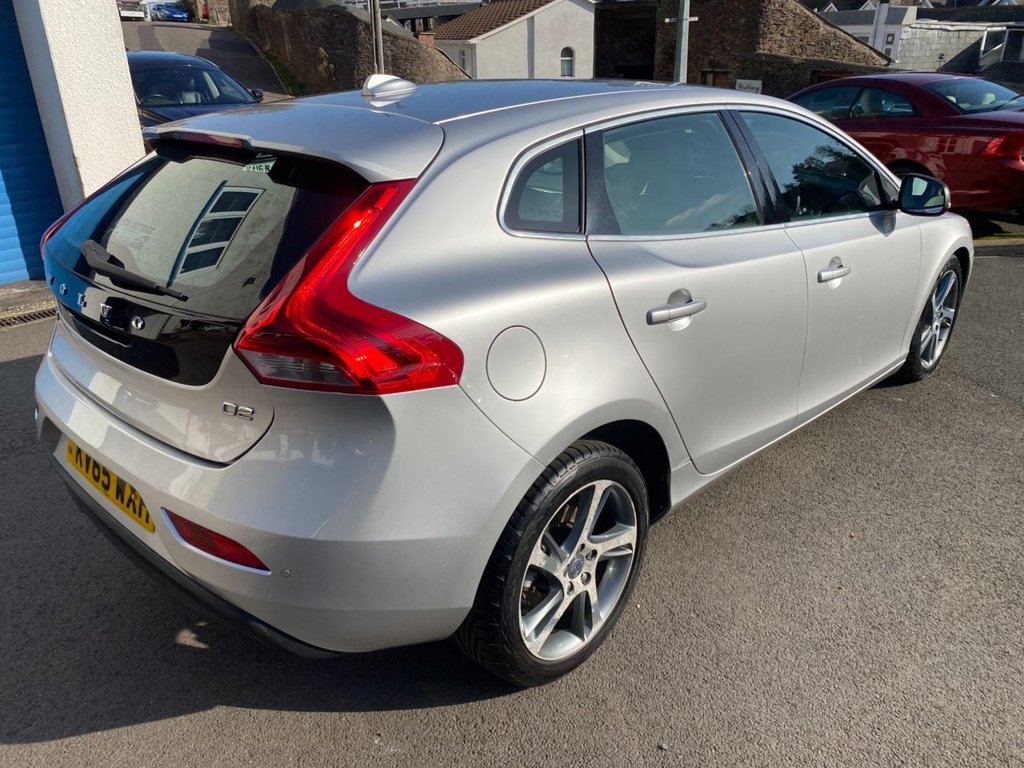 USED 2015 65 VOLVO V40 2.0 D2 SE Lux Nav Hatchback 5dr Diesel Manual Euro 6 (s/s) (120 ps) DRIVERS SUPPORT PACK / WINTER PACK